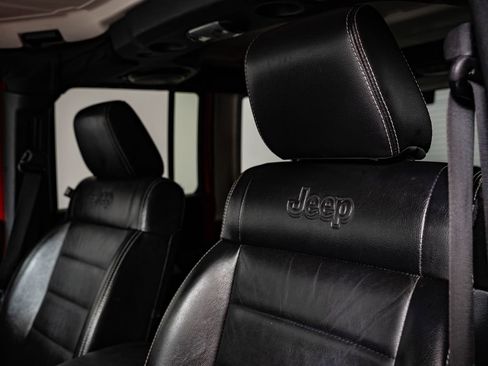 Used 2012 Jeep Wrangler Unlimited Rubicon w/ Dual Top Group AWD/4WD image 24