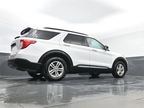 Used 2024 Ford Explorer XLT image 26
