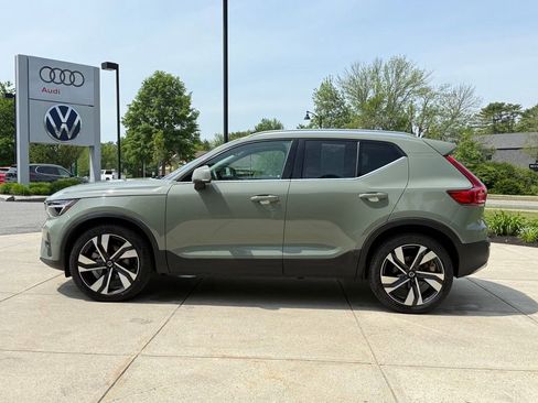 Used 2023 Volvo XC40 B5 Plus w/ Driver Assist Package AWD/4WD image 6