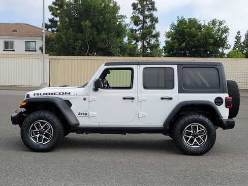 Used 2024 Jeep Wrangler Unlimited Rubicon AWD/4WD image 3