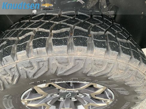 Used 2025 Chevrolet Colorado ZR2 w/ Technology Package image 10