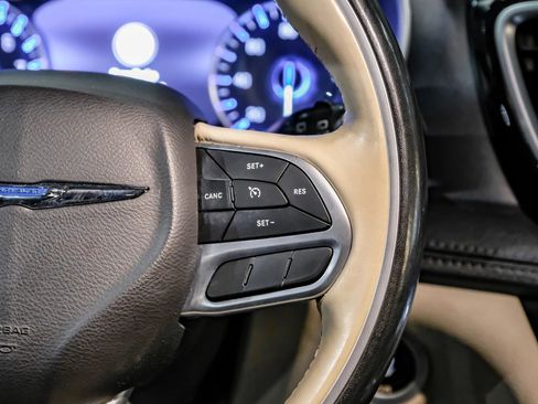 Used 2020 Chrysler Pacifica Limited image 23