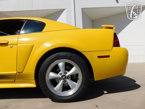 Used 2004 Ford Mustang Mach 1 RWD image 15