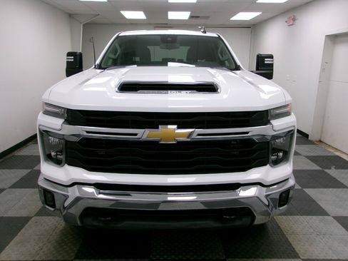 Used 2024 Chevrolet Silverado 2500 LT AWD/4WD image 15