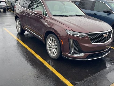 Used 2022 Cadillac XT6 Premium Luxury w/ LPO, Floor Liner Package AWD/4WD image 4