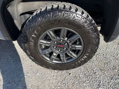 Used 2024 GMC Sierra 1500 AT4X image 9