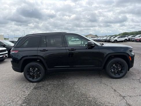 New 2026 Jeep Grand Cherokee Altitude AWD/4WD image 2