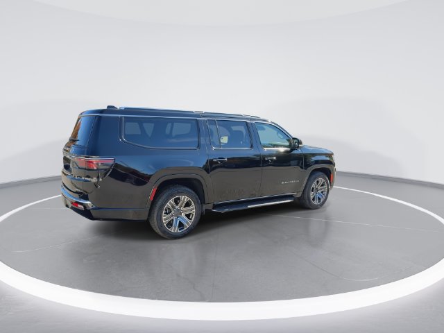 Used 2024 Jeep Wagoneer L Series II w/ Flexible Seating Group AWD/4WD image 8