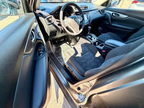 Used 2016 Nissan Rogue SV w/ SV Premium Package image 10