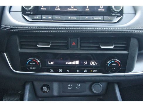 Used 2024 Nissan Rogue SV image 28