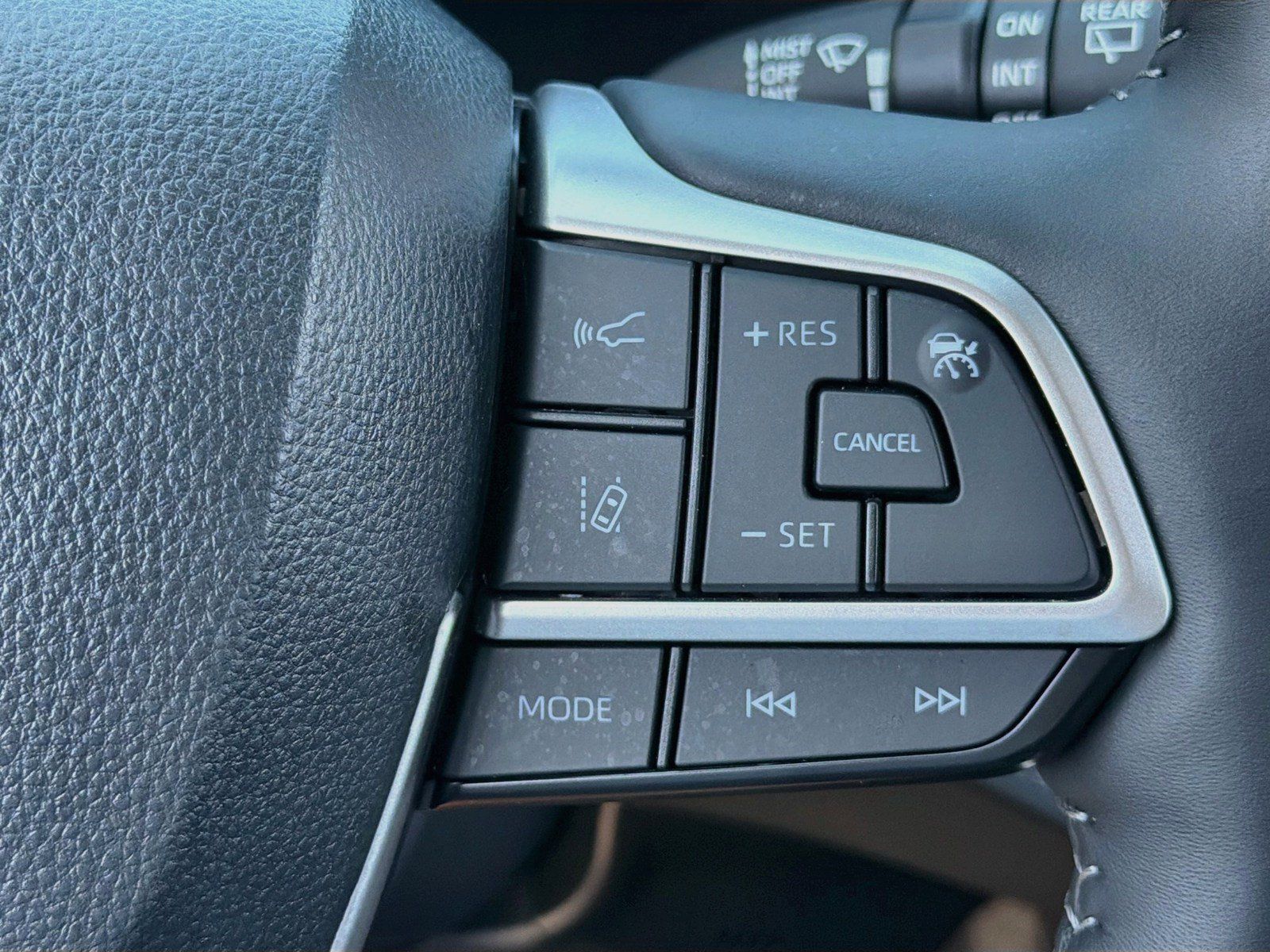 Used 2026 Toyota Highlander Limited AWD/4WD image 17