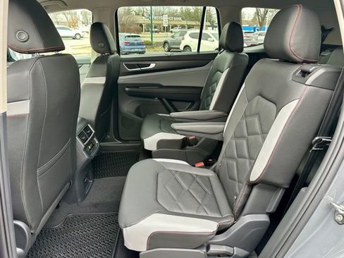 New 2026 Volkswagen Atlas Peak Edition image 18