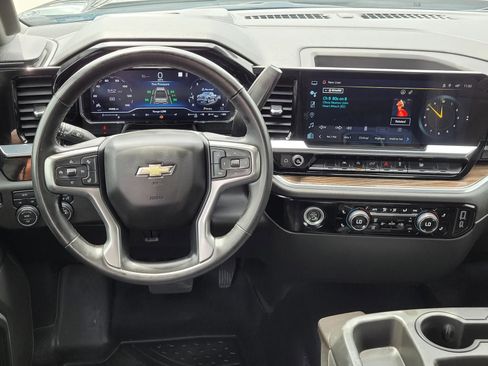 Used 2023 Chevrolet Silverado 1500 LT AWD/4WD image 16