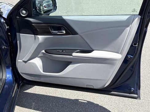 Used 2016 Honda Accord EX-L image 8