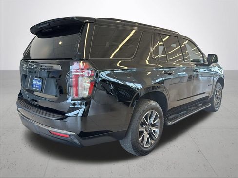 Used 2022 Chevrolet Tahoe Z71 w/ Luxury Package AWD/4WD image 7