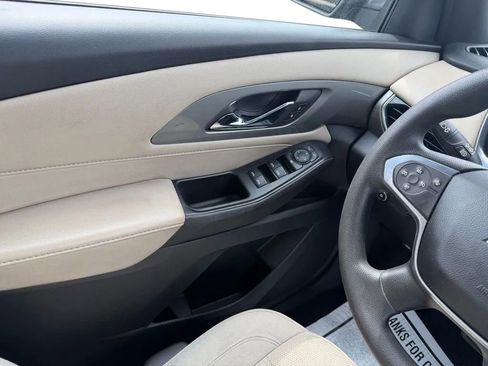 Used 2023 Chevrolet Traverse LS FWD image 12