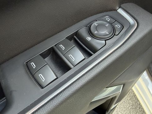 Used 2022 Chevrolet Silverado 1500 LT AWD/4WD image 12