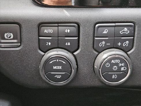 Used 2024 Chevrolet Silverado 1500 High Country w/ High Country Premium Package AWD/4WD image 21