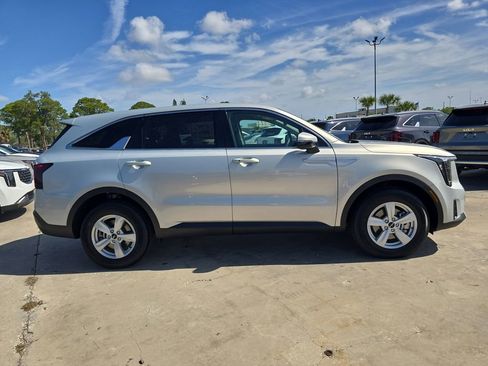New 2026 Kia Sorento LX FWD image 9