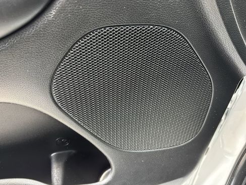 Used 2022 Jeep Grand Cherokee Laredo X image 18