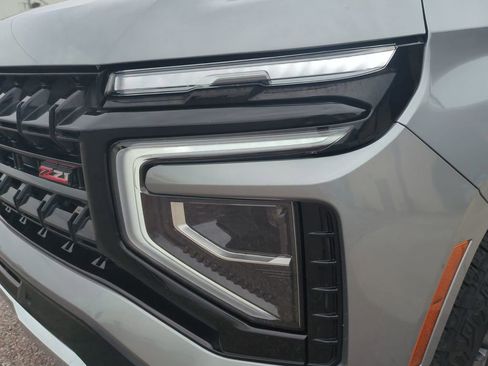 Used 2025 Chevrolet Suburban Z71 image 10