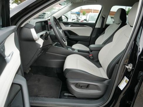 Certified 2025 Volkswagen Tiguan SE AWD/4WD image 13