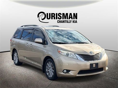 Used 2011 Toyota Sienna XLE image 1