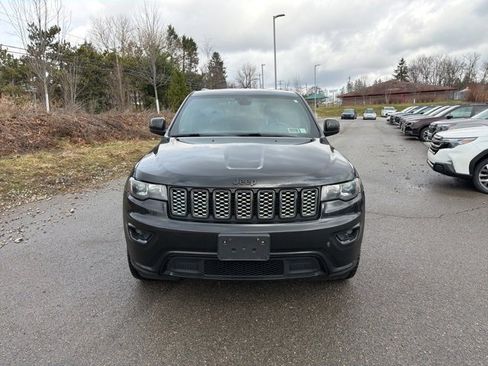 Used 2020 Jeep Grand Cherokee Altitude image 2