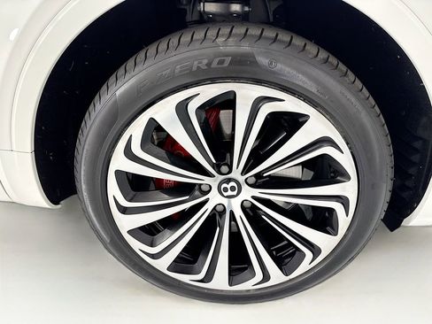 Used 2022 Bentley Bentayga image 31