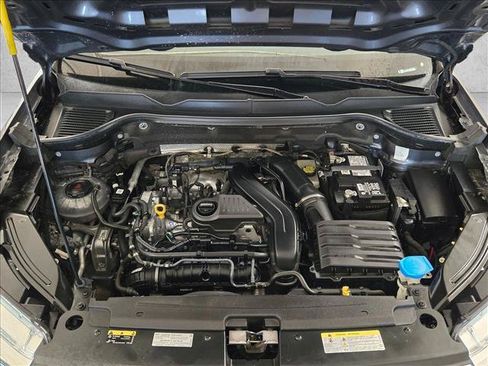 Used 2023 Volkswagen Taos SE w/ Panoramic Sunroof Package FWD image 25