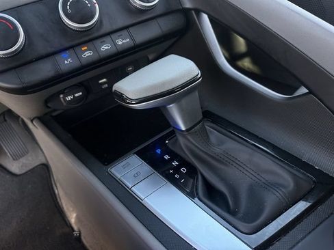Used 2025 Hyundai Elantra SE FWD image 18