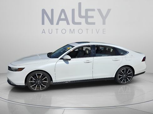 Used 2023 Honda Accord Touring image 2