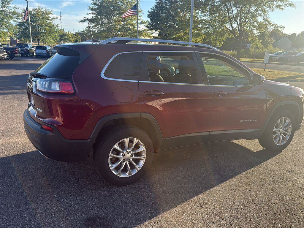 Used 2019 Jeep Cherokee Latitude w/ Cold Weather Group AWD/4WD image 6