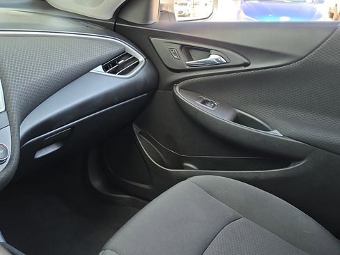 Used 2018 Chevrolet Malibu LS image 17