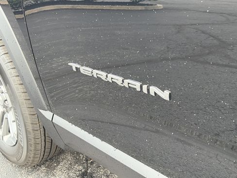Used 2026 GMC Terrain Elevation w/ Technology Package II FWD image 9