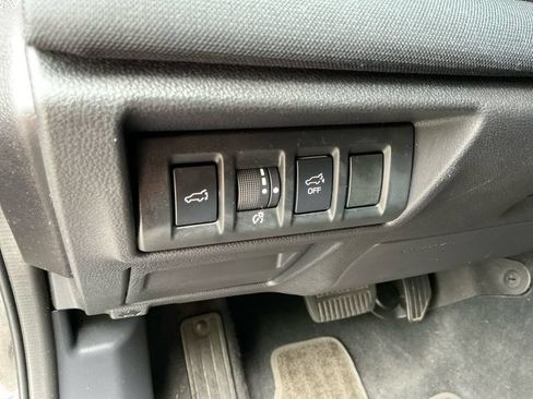 Used 2023 Subaru Outback Premium AWD/4WD image 33