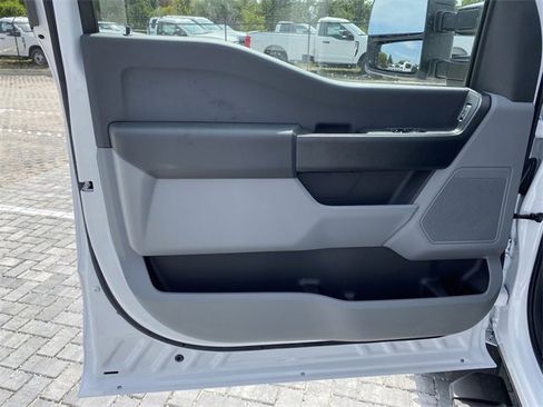 New 2025 Ford F550 XL 4WD Premier 16' Flatbed image 31