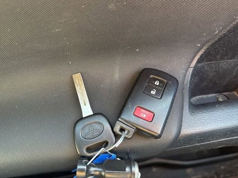 Used 2020 Toyota Tacoma TRD Off-Road image 25