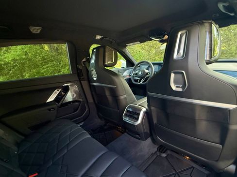 Used 2025 BMW 760i xDrive w/ Executive Package image 44