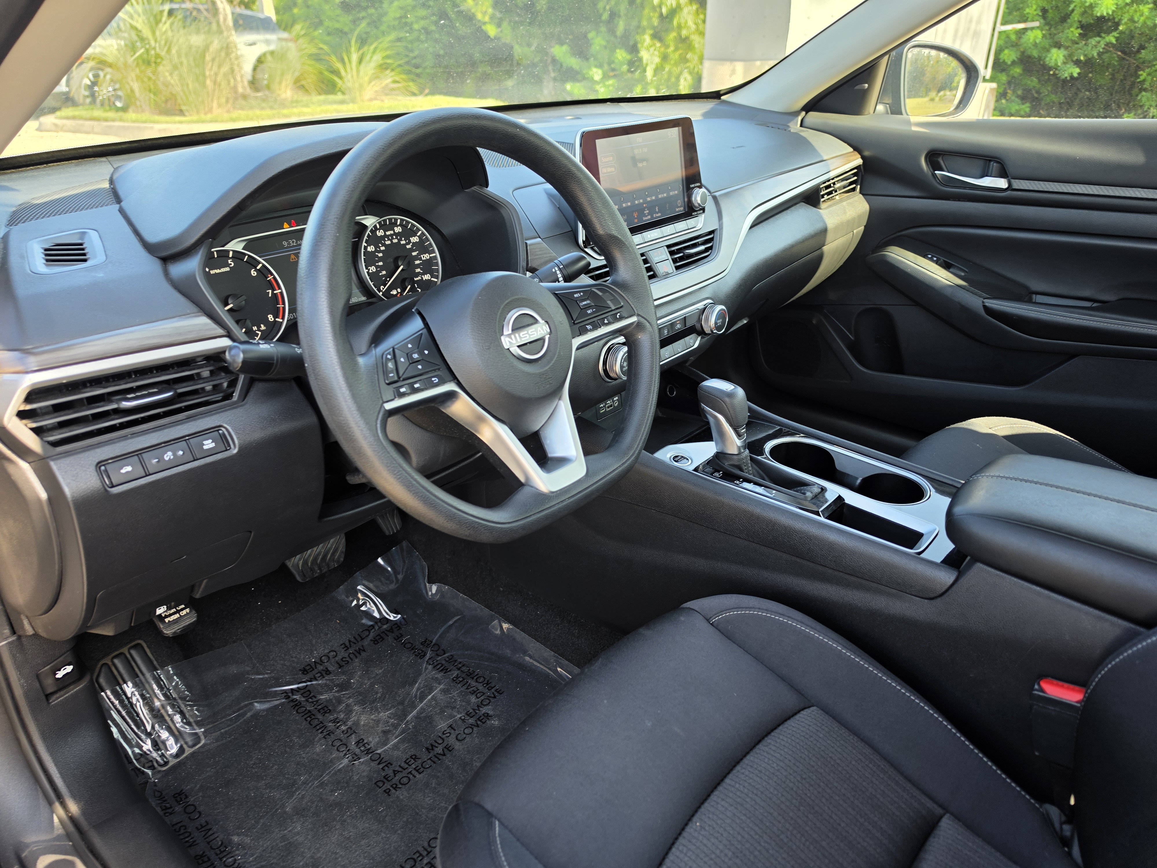 Used 2024 Nissan Altima 2.5 SV FWD image 14