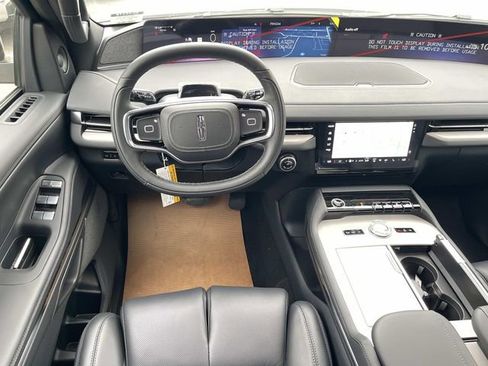 New 2026 Lincoln Navigator Reserve image 13