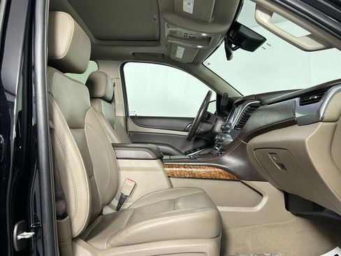Used 2020 Chevrolet Suburban Premier AWD/4WD image 10