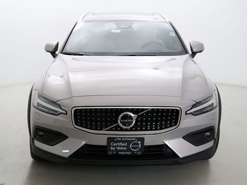 Certified 2025 Volvo V60 B5 Cross Country Ultra w/ Climate Package AWD/4WD image 5