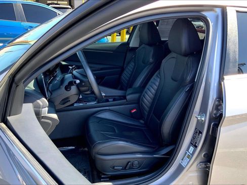 Used 2024 Hyundai Elantra Limited image 8