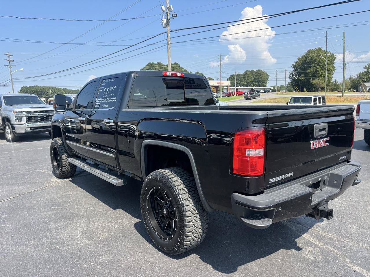 Used 2015 GMC Sierra 2500 Denali w/ Duramax Plus Package AWD/4WD image 8