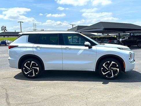 Used 2023 Mitsubishi Outlander SEL FWD image 9