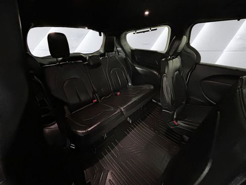 Used 2021 Chrysler Pacifica Touring-L w/ Uconnect Theater Family Group image 16
