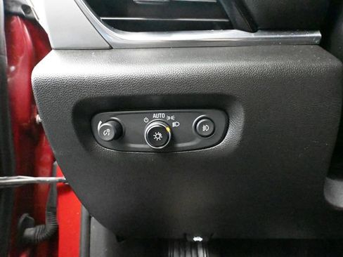 Used 2021 Chevrolet Traverse LT FWD image 27