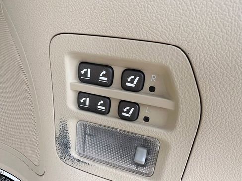 Used 2013 Lexus LX 570 4WD w/ Luxury Pkg image 25