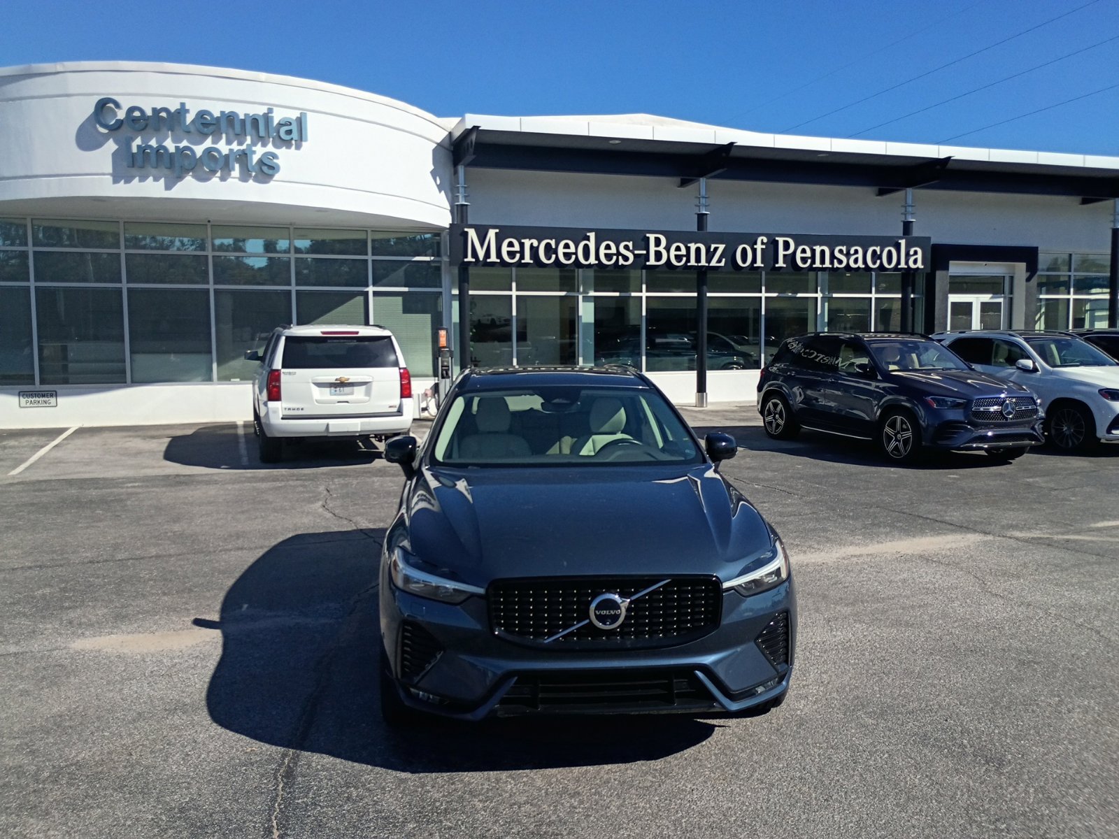 Used 2024 Volvo XC60 B5 Plus w/ Protection Package Premier AWD/4WD image 1